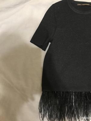 Джемпер с коротким рукавом и съемными перьями. 42-44