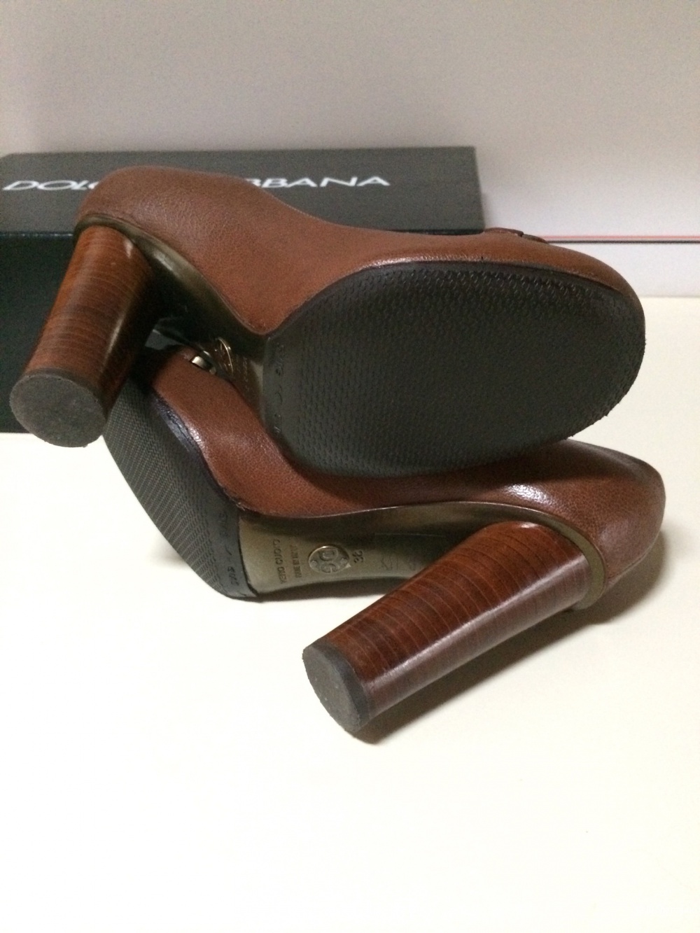 Туфли Dolce &Gabbana р.38 в подарок крем Eucerin