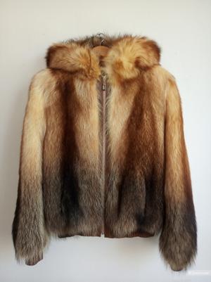 Шубка с капюшоном из натурального енота, S-M