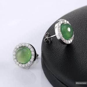 Серьги с зеленым агатом , dm 1 см.