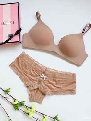 Комплект Victoria's Secret бюстгальтер 34С (75С) и трусики (М)