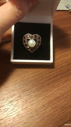 Кольцо серебряное 925 пробы, с натуральными гранатами и жемчугом