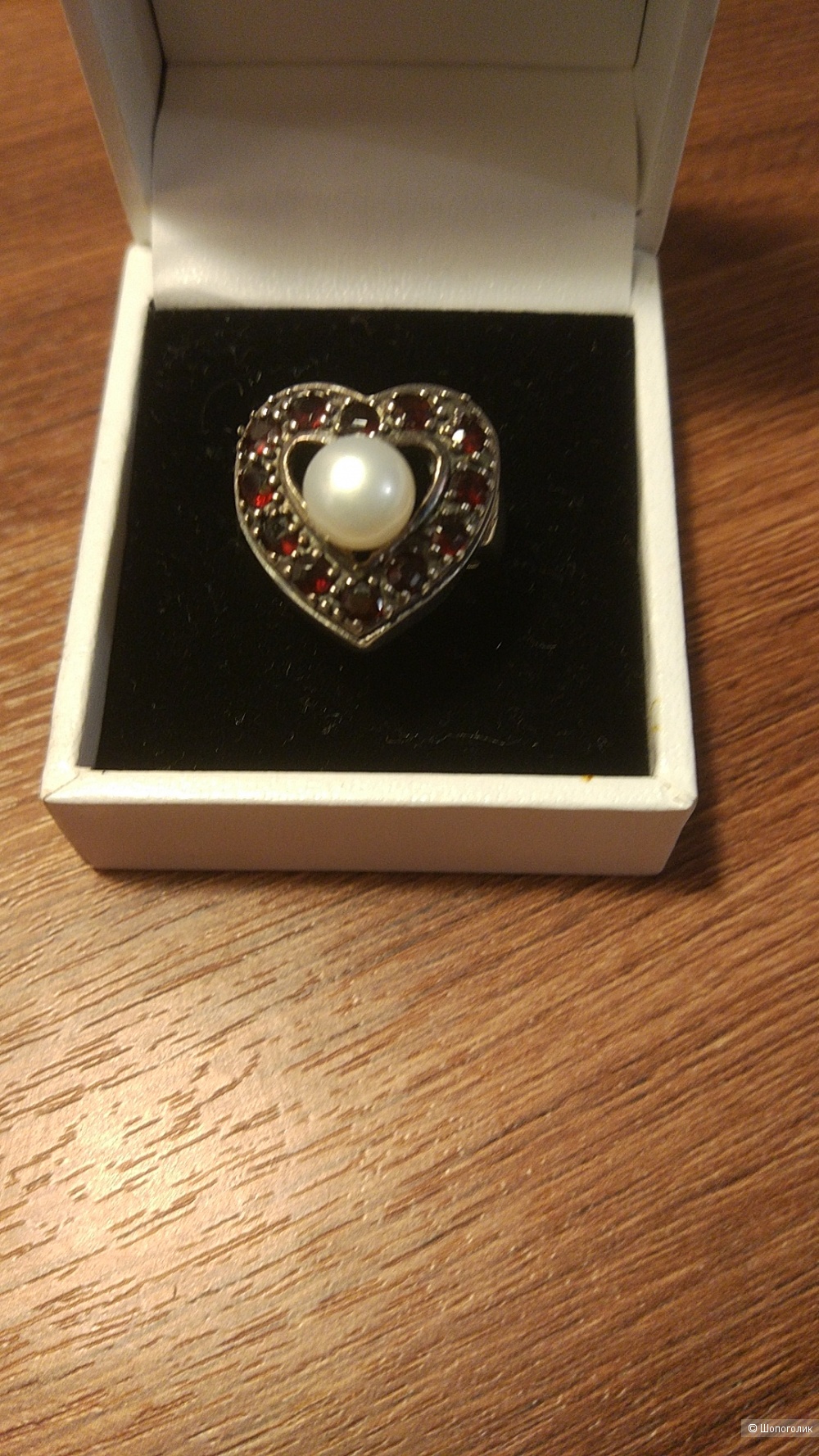 Кольцо серебряное 925 пробы, с натуральными гранатами и жемчугом