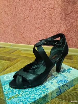 Продам босоножки натуральная кожа 38 размера