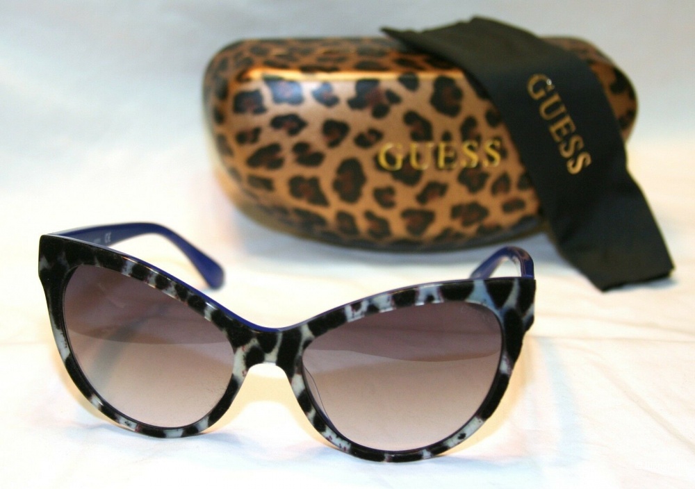 Oчки солнцезащитные Guess