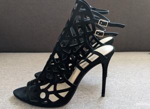Новые кожаные босоножки ZARA 39 размера