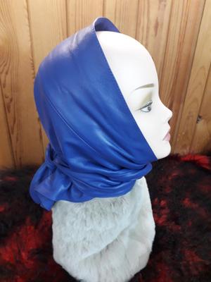 Косынка из натуральной кожи.