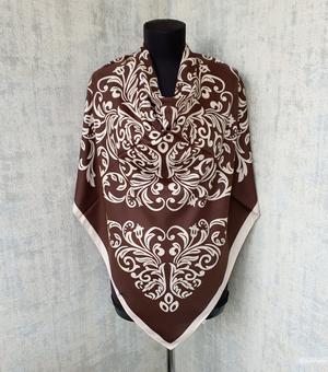 Платок шелковый крупный узор коричневый