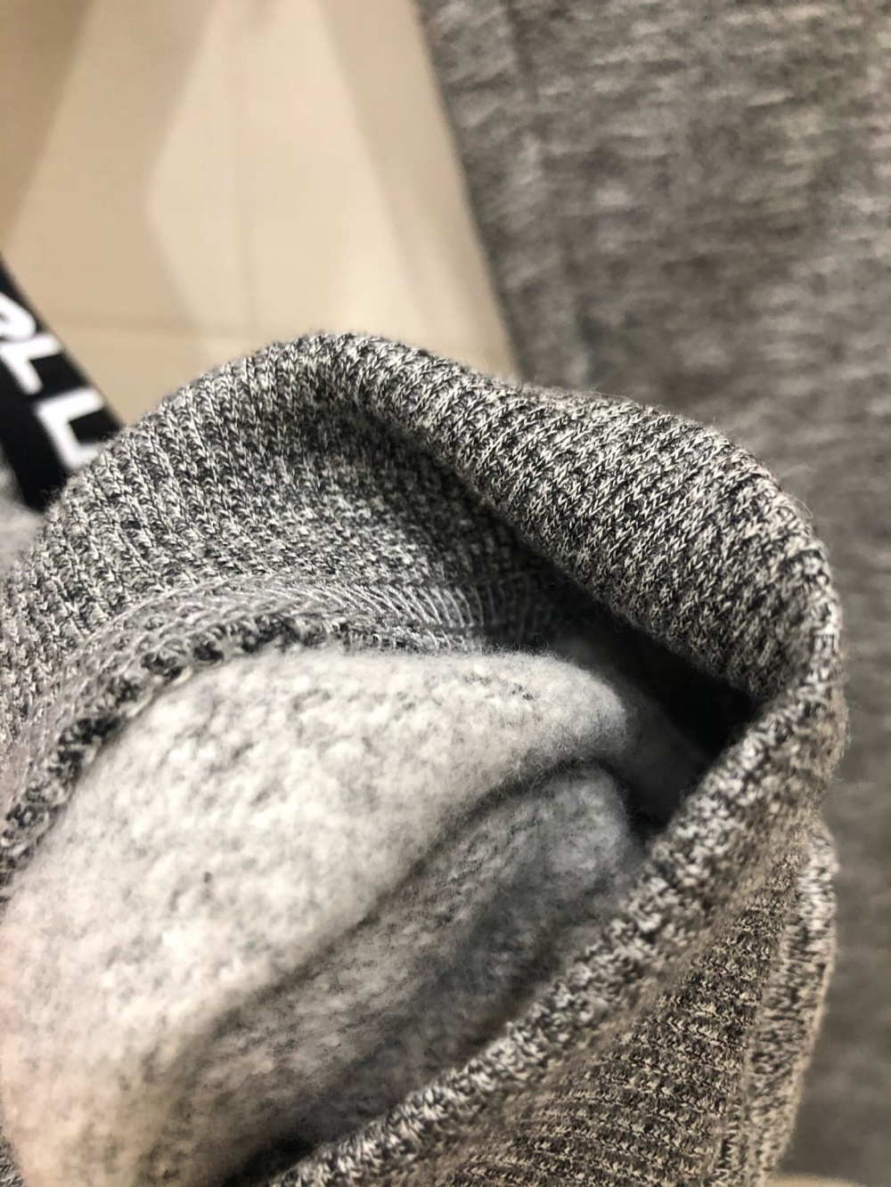 Спортивные брюки с логотипом KARL LAGERFELD. Размер M-L.