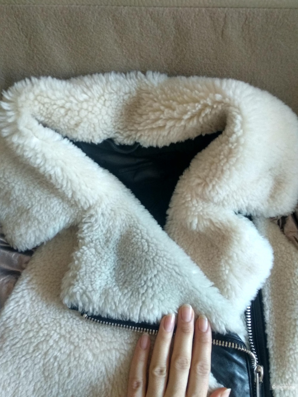 Куртка с отделкой натуральной овечьей шерстью "Снежная королева"