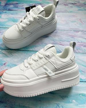 Женские кроссовки Baas р.36-41