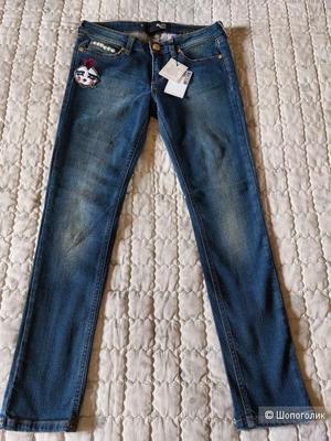 Джинсы Love Moschino размер 27 (на российский 42)