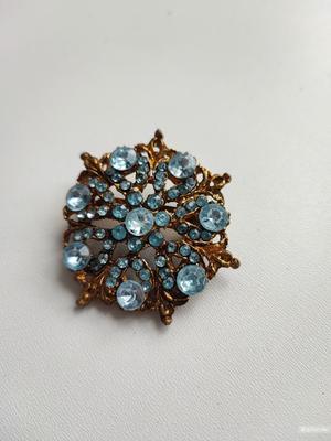 Винтажная брошь очень красивая