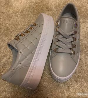 Кроссовки Guess размер 40