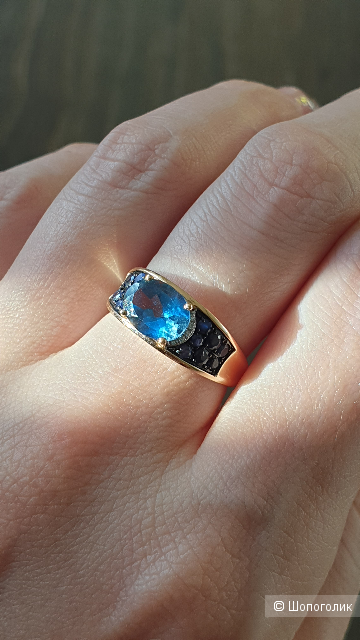 Кольцо золотое  585 пробы с лондон-топазом, с сапфирами и бриллиантами, 17,5 размер