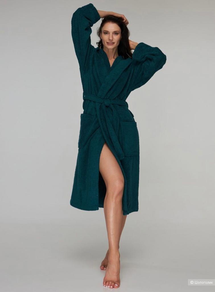 Халат женский махровый с капюшоном. Размер