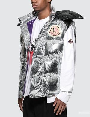 Пуховой жилет MONCLER размер 2