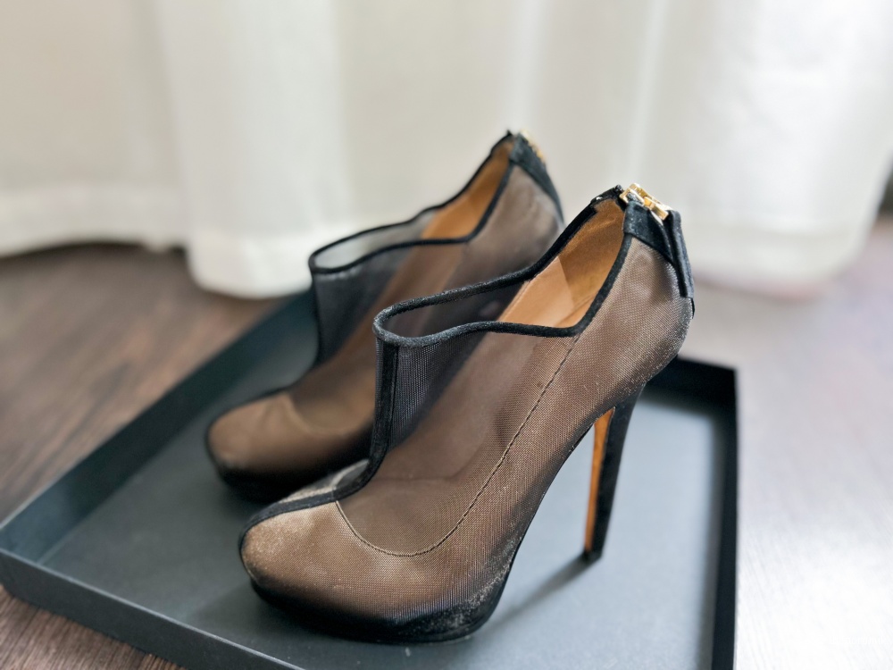 Ботильоны Fendi 38 размер оригинал