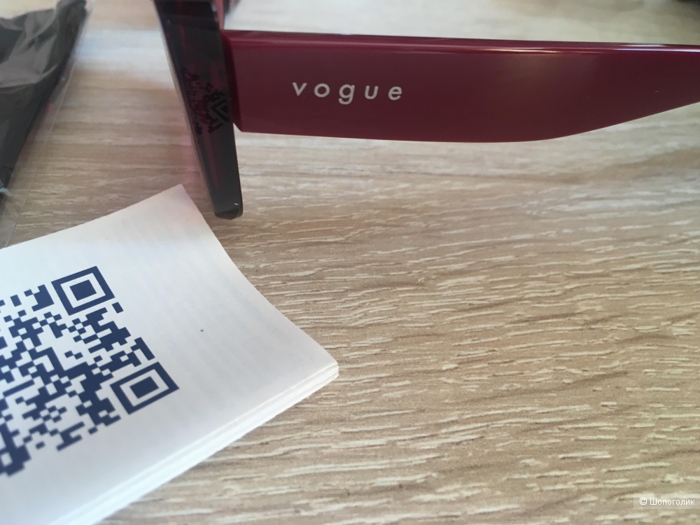 Солнцезащитные очки Vogue