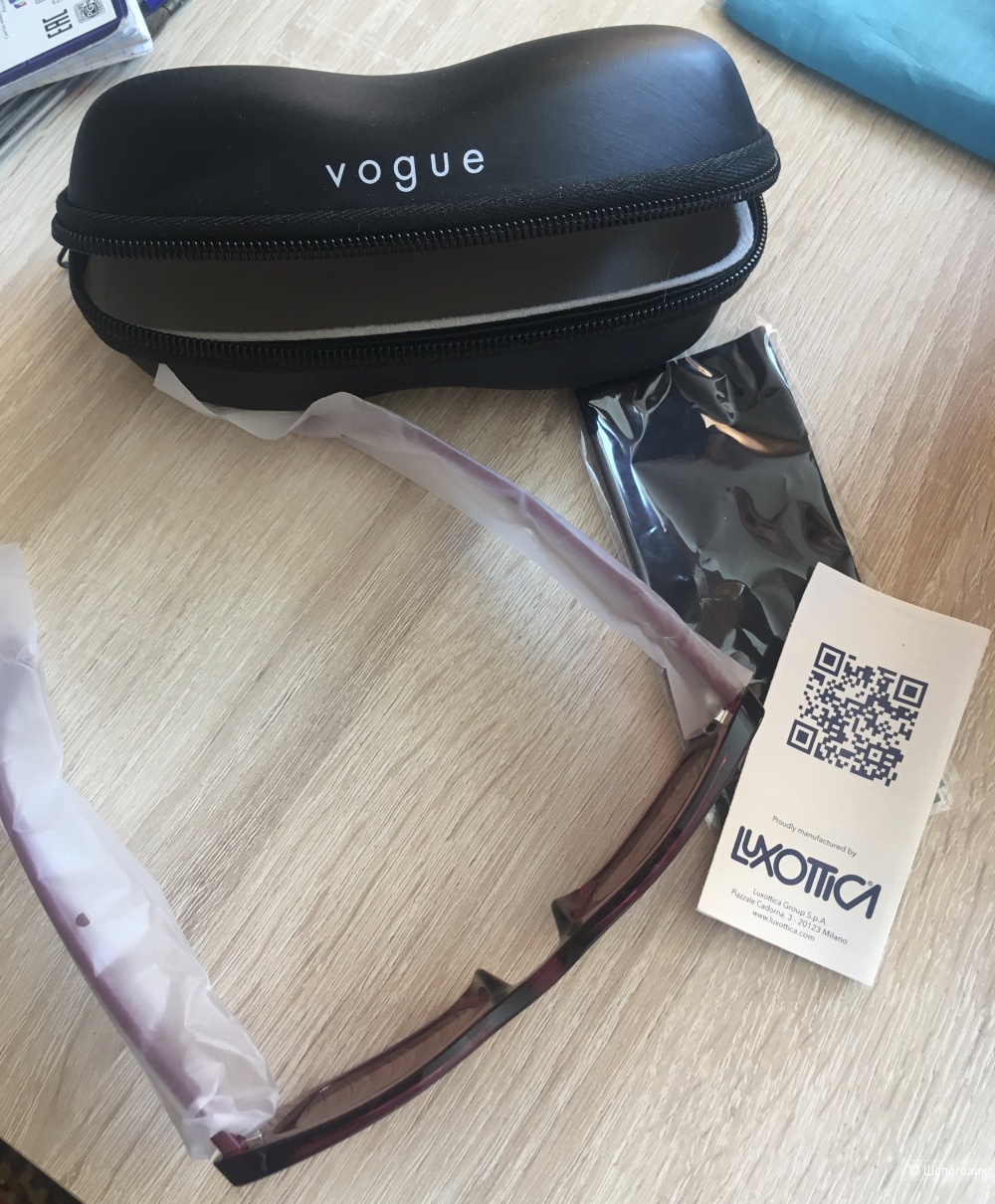Солнцезащитные очки Vogue
