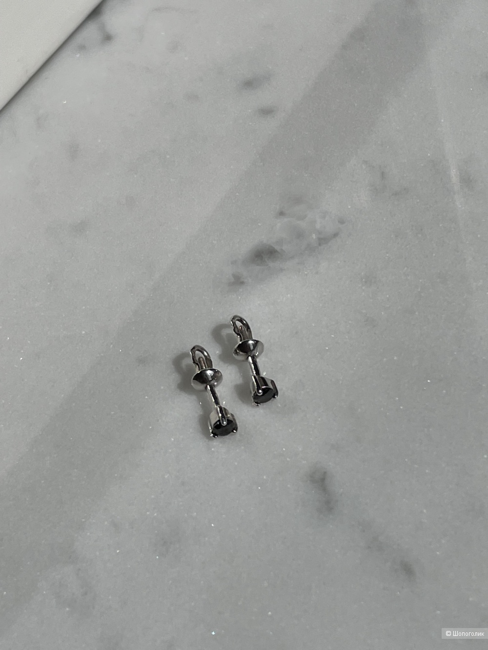 Серьги-пуссеты из серебра 925° со вставкой из чёрного фианита