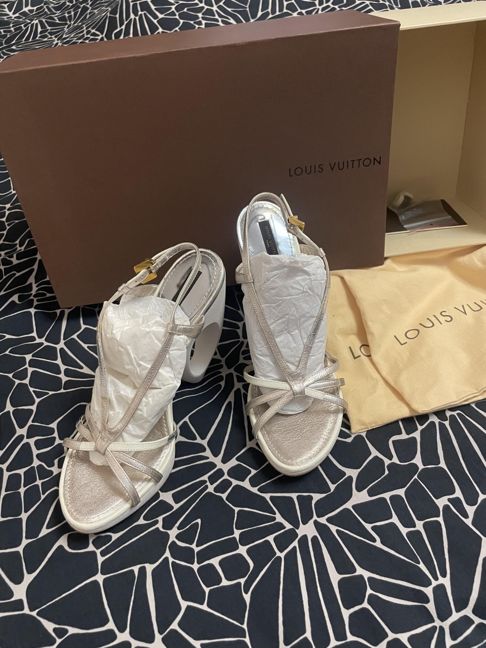 Босоножки Louis Vuitton, 41 евро (40 рос)