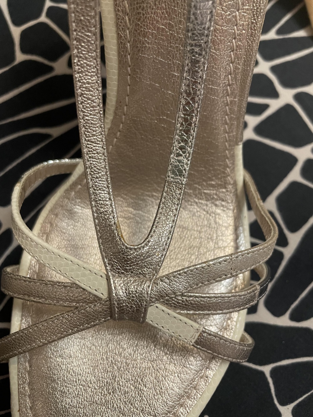 Босоножки Louis Vuitton, 41 евро (40 рос)