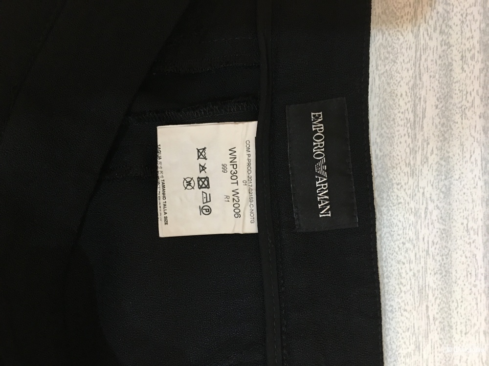 Костюм брючный женский Emporio Armani, р-р 42-44