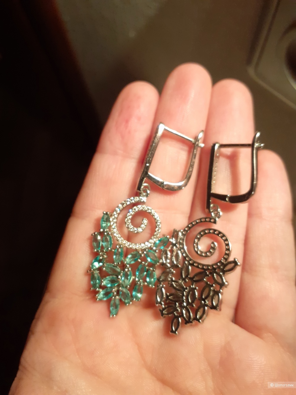 Серьги с цирконами, ювелирная фирма Karen Jewelry, высота 5,2 см.