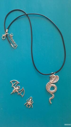 Колье: съемный кулон и шнурок one size