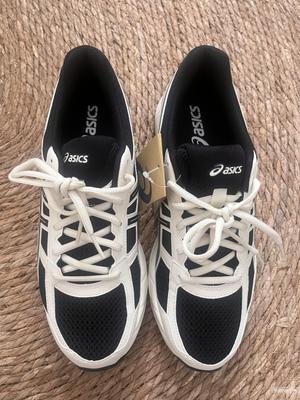 Кроссовки ASICS