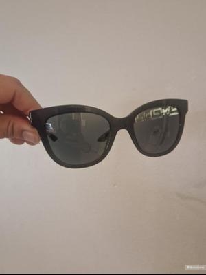 Солнцезащитные очки Versace