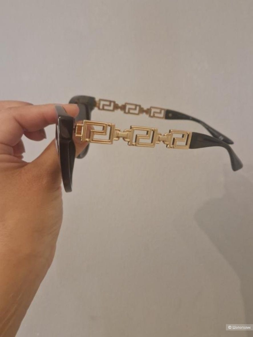 Солнцезащитные очки Versace