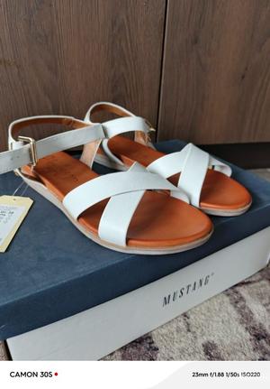 Босоножки Mustang 39