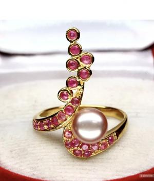 Серебряное кольцо с натуральными  рубинами и жемчугом, 17,75