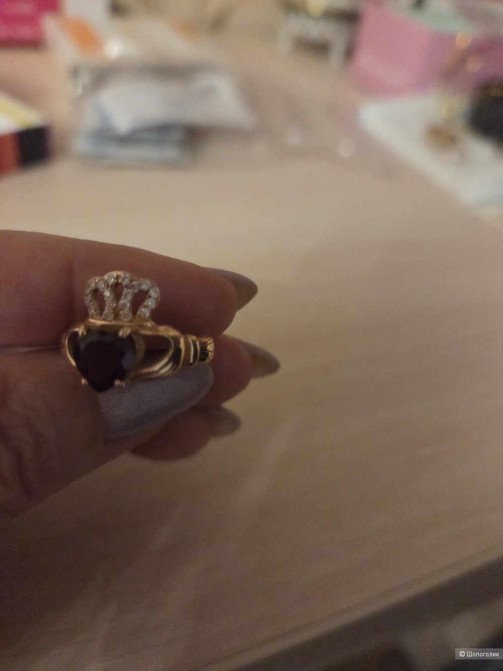 Кольцо золотое с натуральным гранатом и фианитами