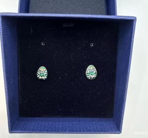 Серьги swarovski.