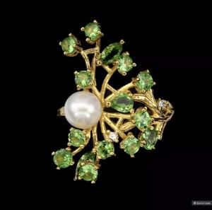 Серебряное кольцо с натуральными зелеными гранатами и жемчугом, 16,5