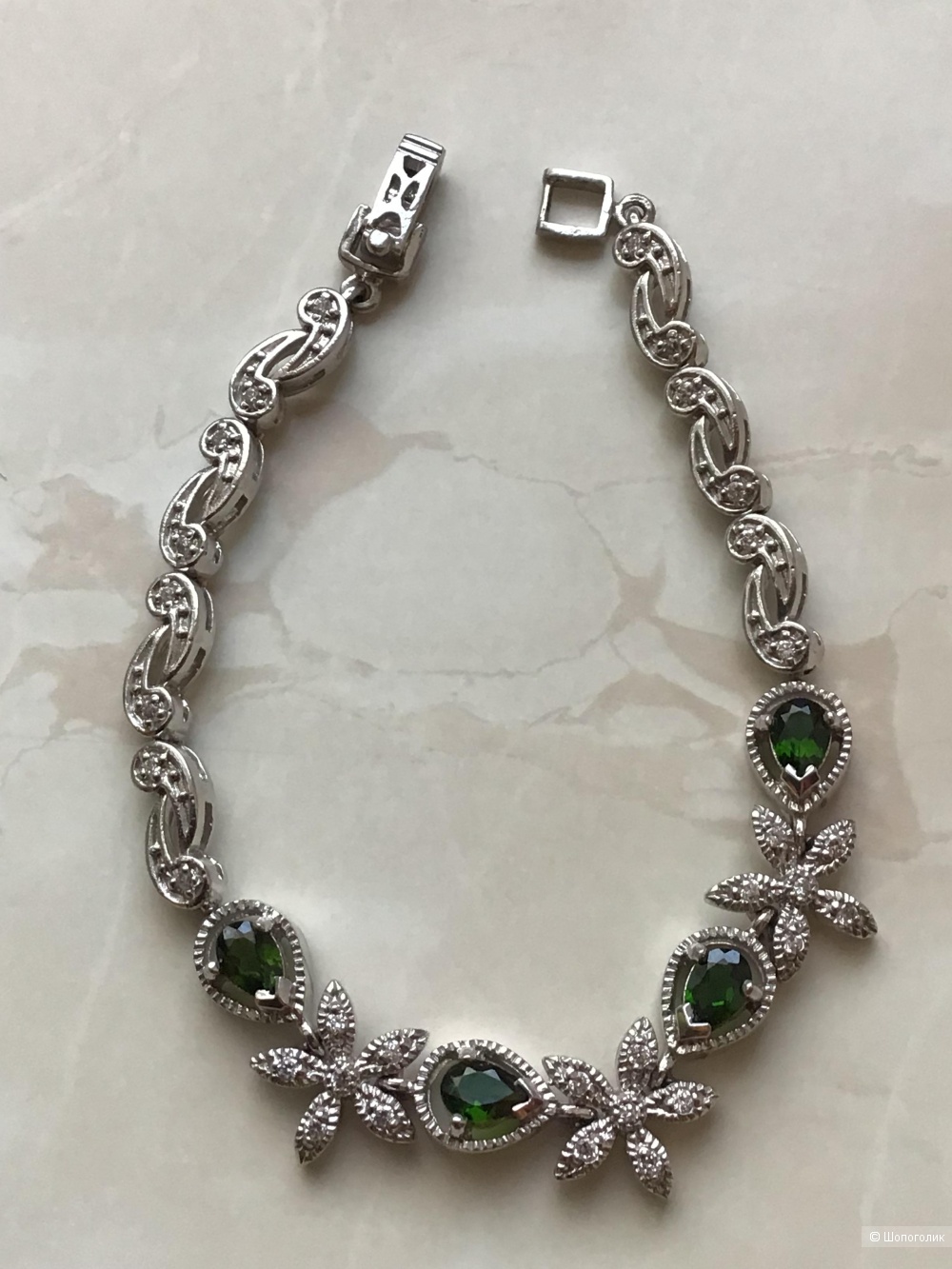 Серебряный браслет с хромдиопсидами, 17,5-18