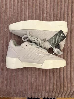 Женские кроссовки Adidas.39