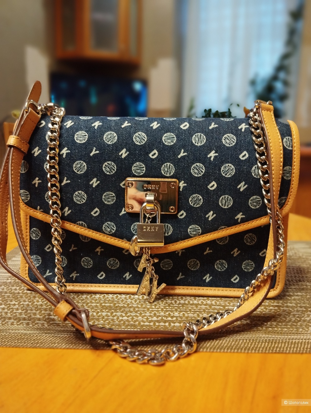 Сумка DKNY, размер 27*8 см, высота 18 см