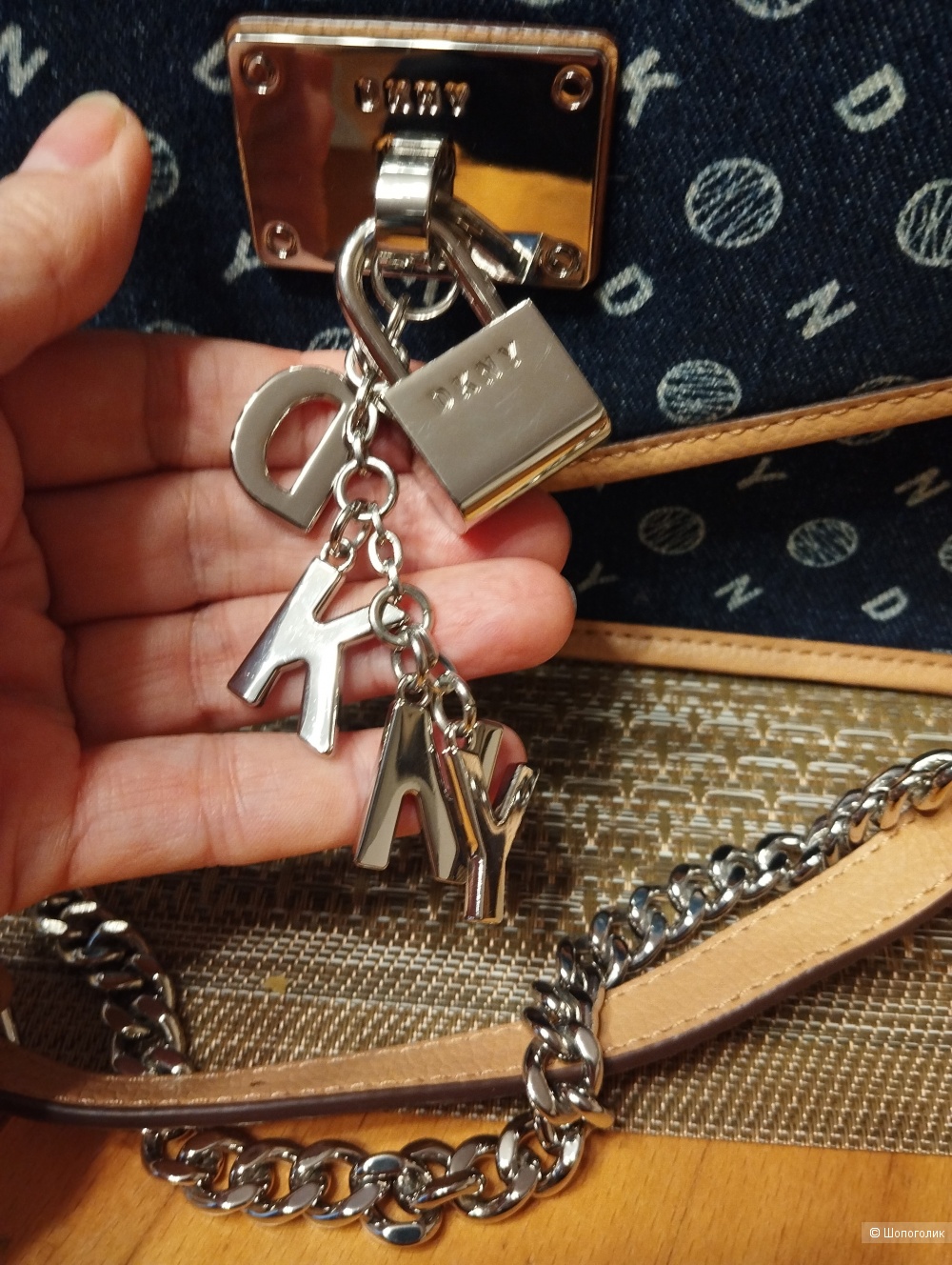 Сумка DKNY, размер 27*8 см, высота 18 см