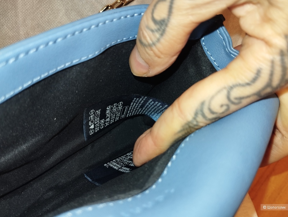 Сумка-клатч Тommy Hilfiger, высота  14 см, длина 21, ширина 4,2 см.