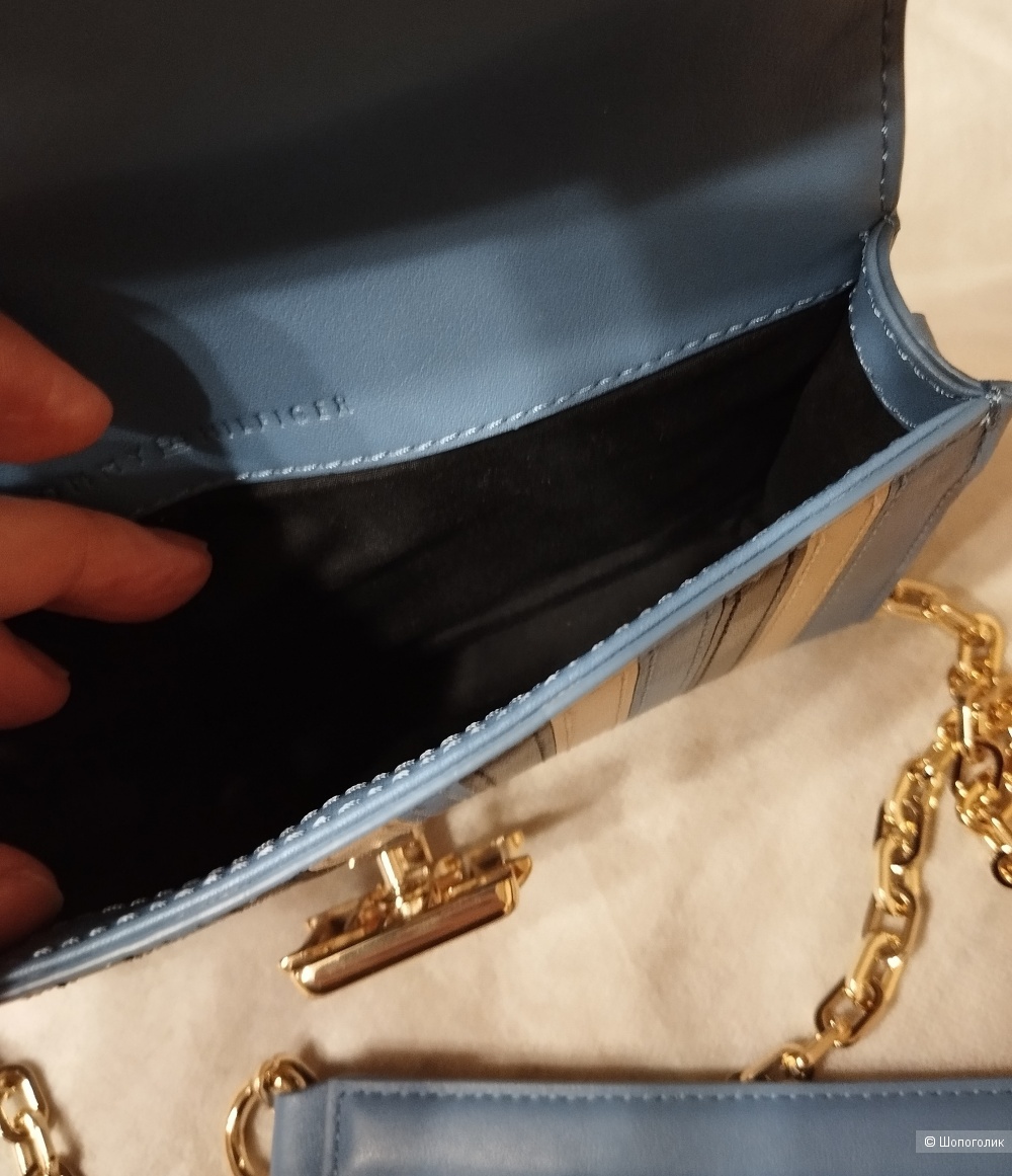 Сумка-клатч Тommy Hilfiger, высота  14 см, длина 21, ширина 4,2 см.