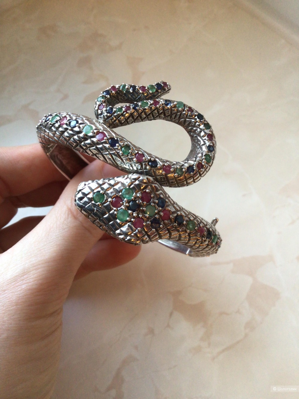 Серебряный браслет «Змея» с натуральными изумрудами, рубинами, сапфирами