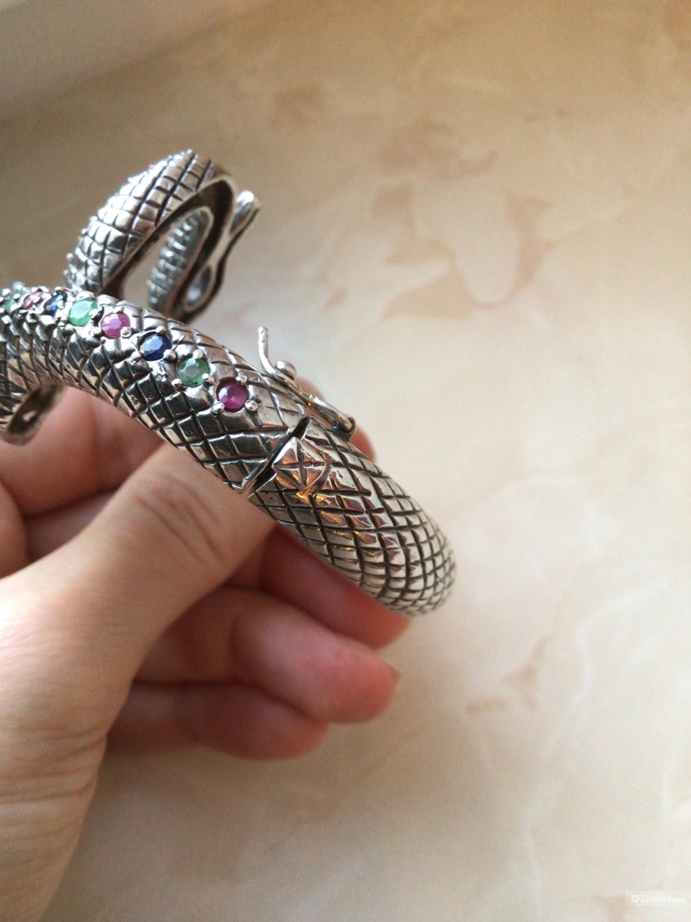 Серебряный браслет «Змея» с натуральными изумрудами, рубинами, сапфирами