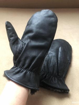 Кожаные меховые варежки , one size .